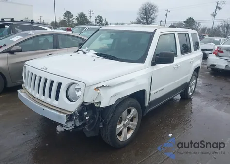 2016 Jeep Patriot Latitude z USA, uszkodzony, nr VIN 1C4NJPFAXGD811299